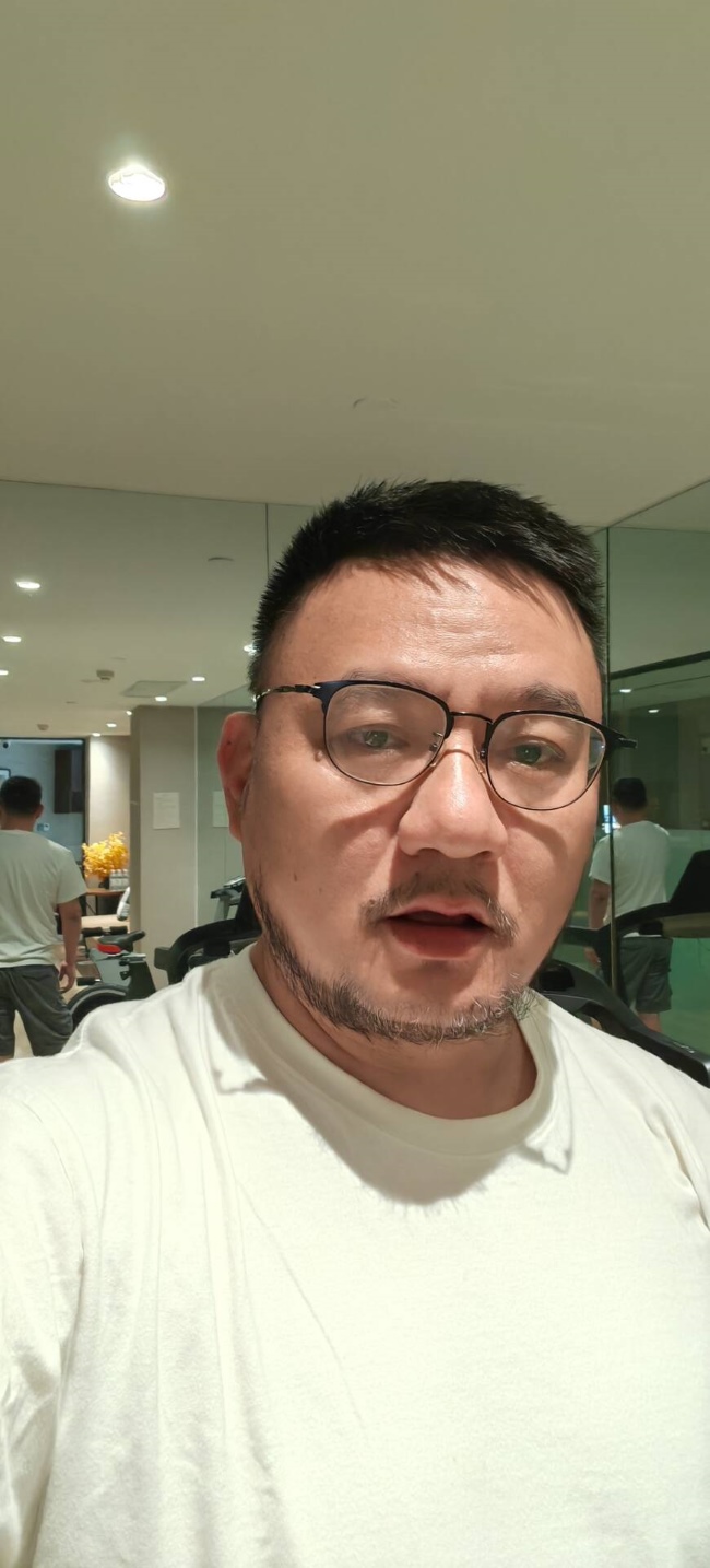 汱